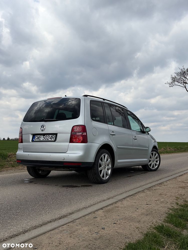 Volkswagen Touran 1.9 TDI DPF BlueMot Conceptline - 2