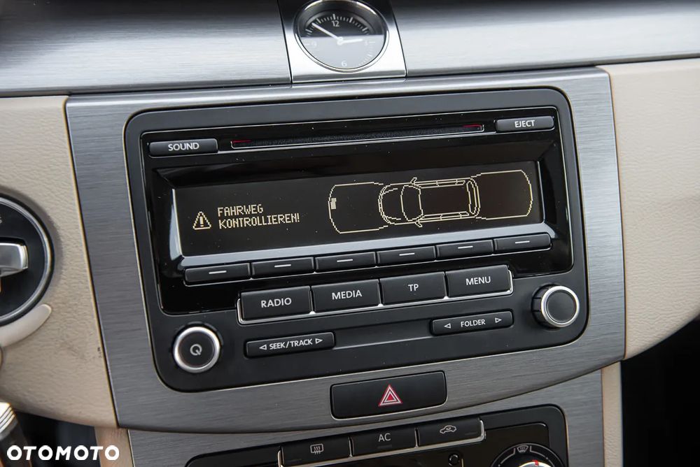Volkswagen Passat - 22