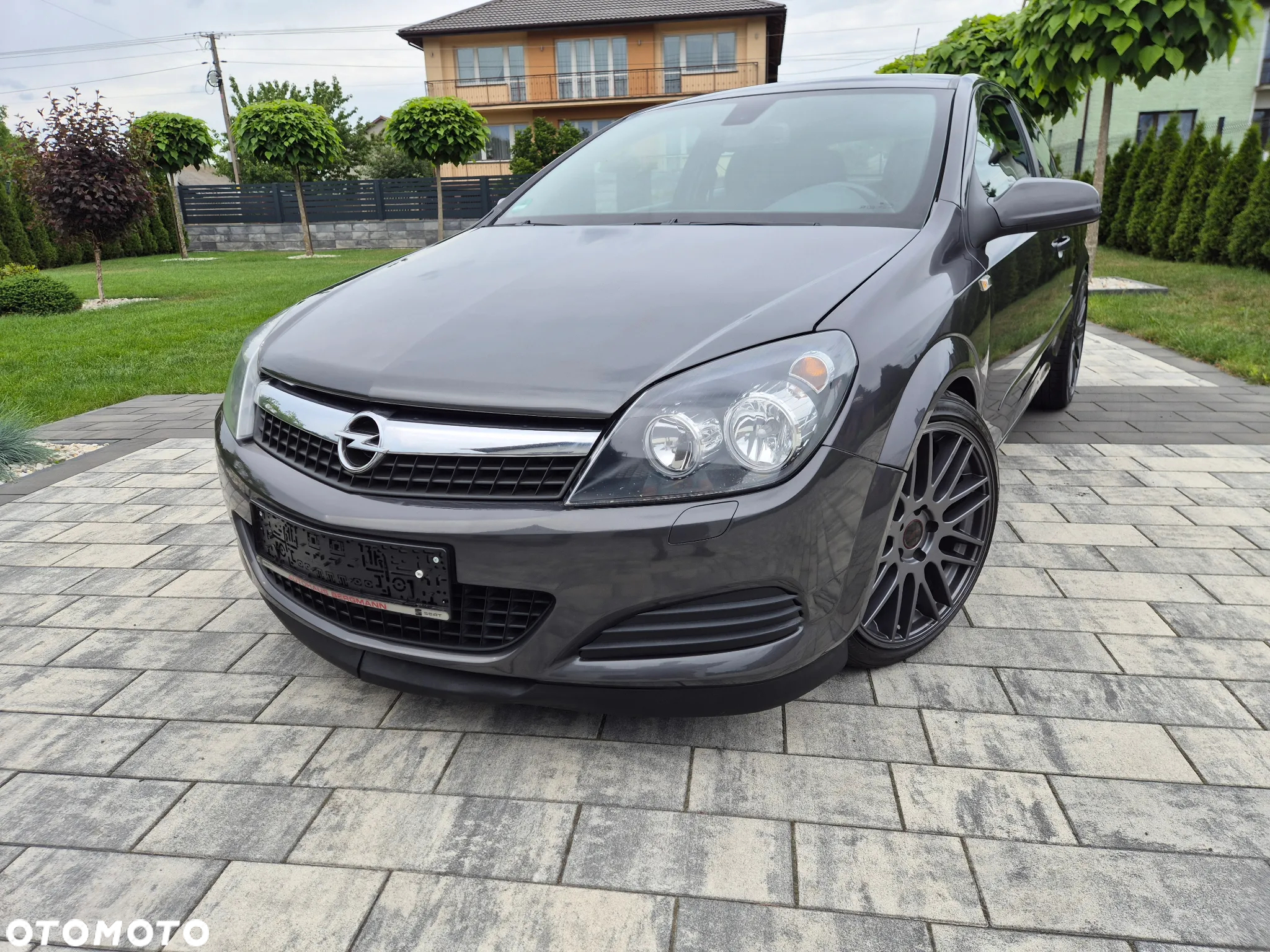 Opel Astra GTC 1.6 - 8