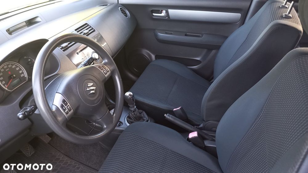 Suzuki Swift 1.3 DDiS 16v GLX - 8