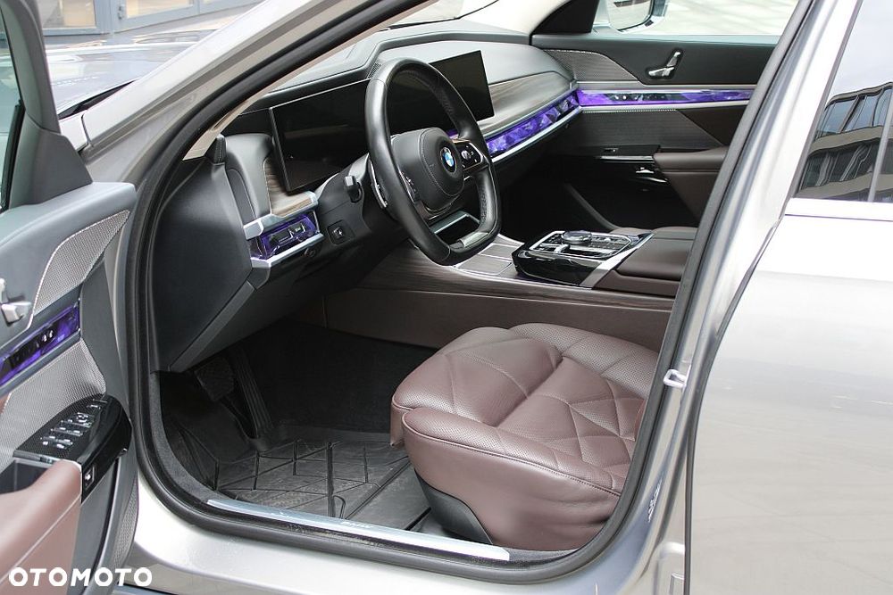 BMW Seria 7 740d xDrive mHEV sport - 7