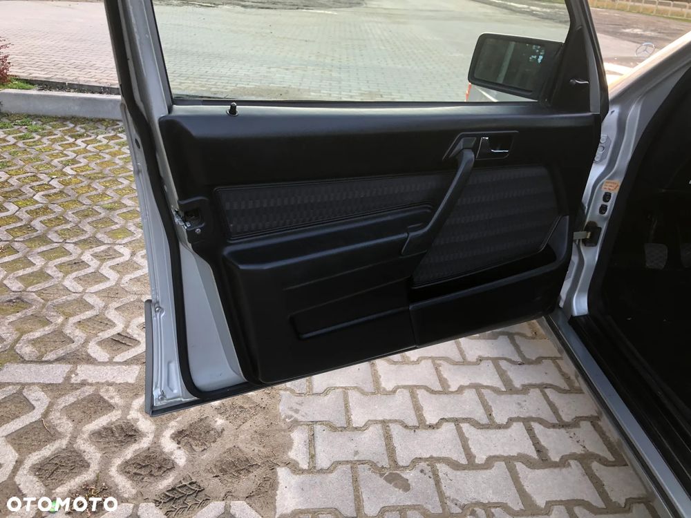 Mercedes-Benz W201 (190) - 18