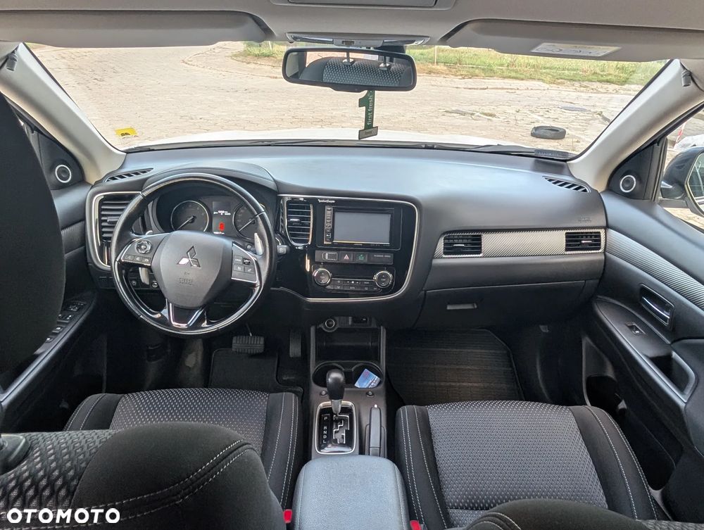 Mitsubishi Outlander 2.0 Intense + Navi 4WD CVT - 6
