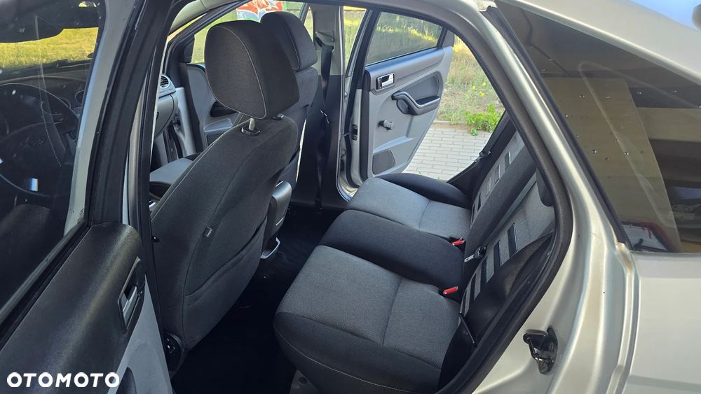 Ford Focus 1.6 Ti-VCT Sport - 26