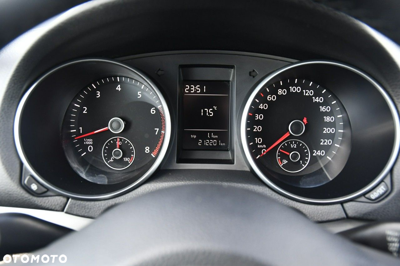 Volkswagen Golf - 22