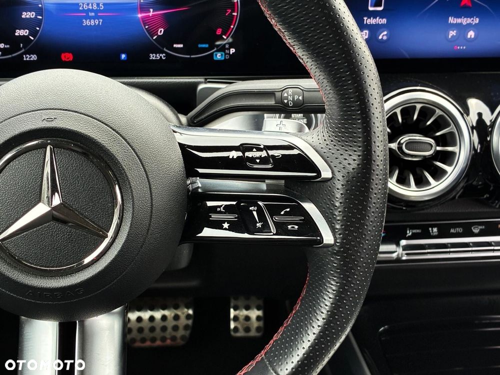 Mercedes-Benz GLB - 12