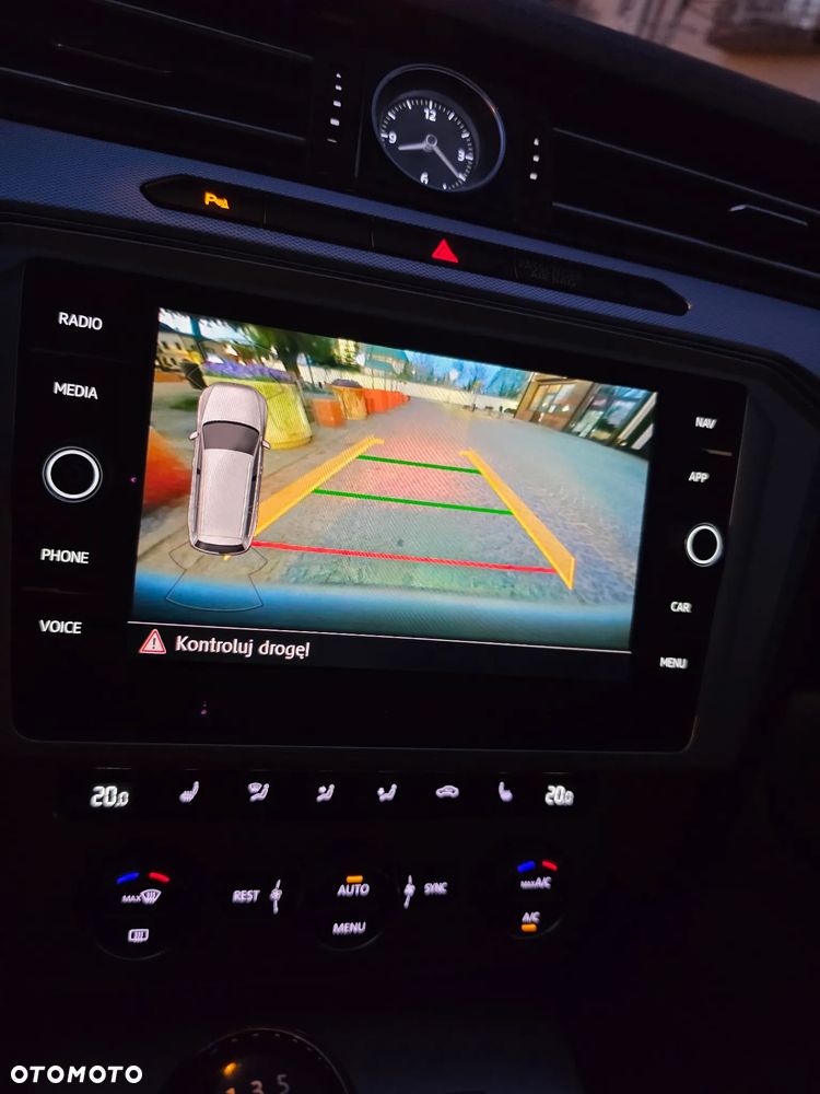 Volkswagen Passat 2.0 TDI (BlueMotion Technology) Highline - 25