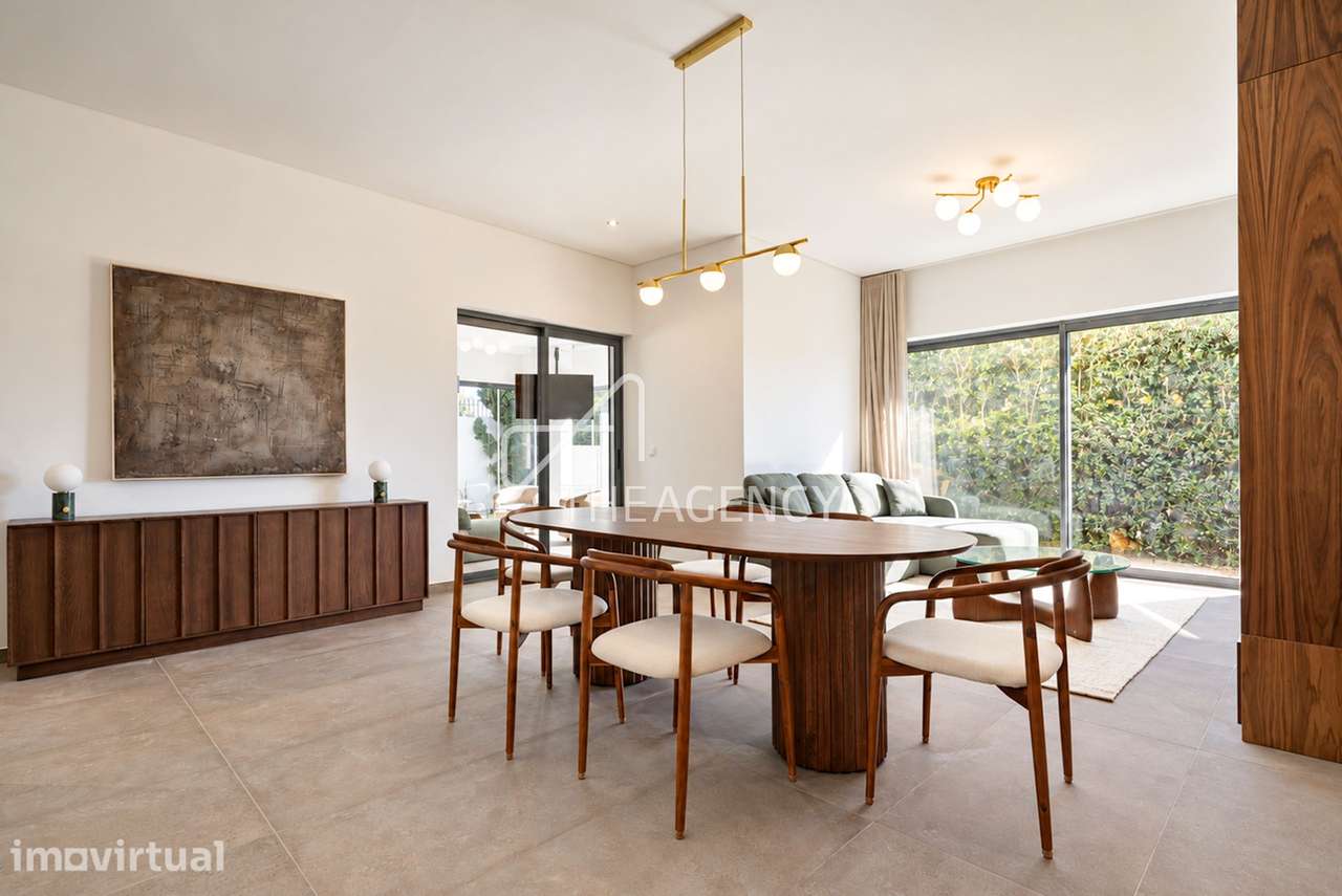 Apartamento T2 Renovado a 200m da Praia com Piscina e Garagem - Grande imagem: 3/29