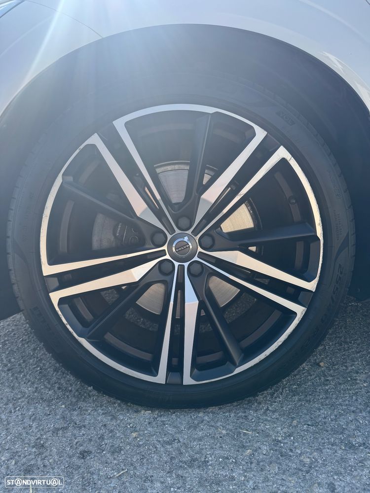 Volvo XC 60 2.0 T8 PHEV R-Design AWD - 33