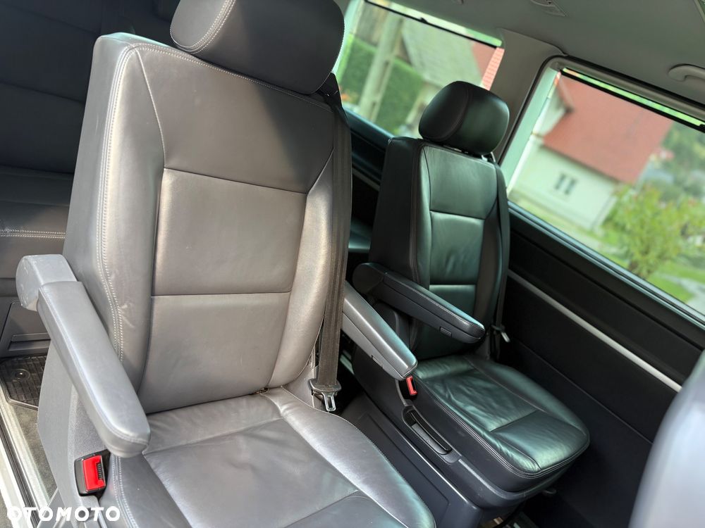 Volkswagen Multivan - 12