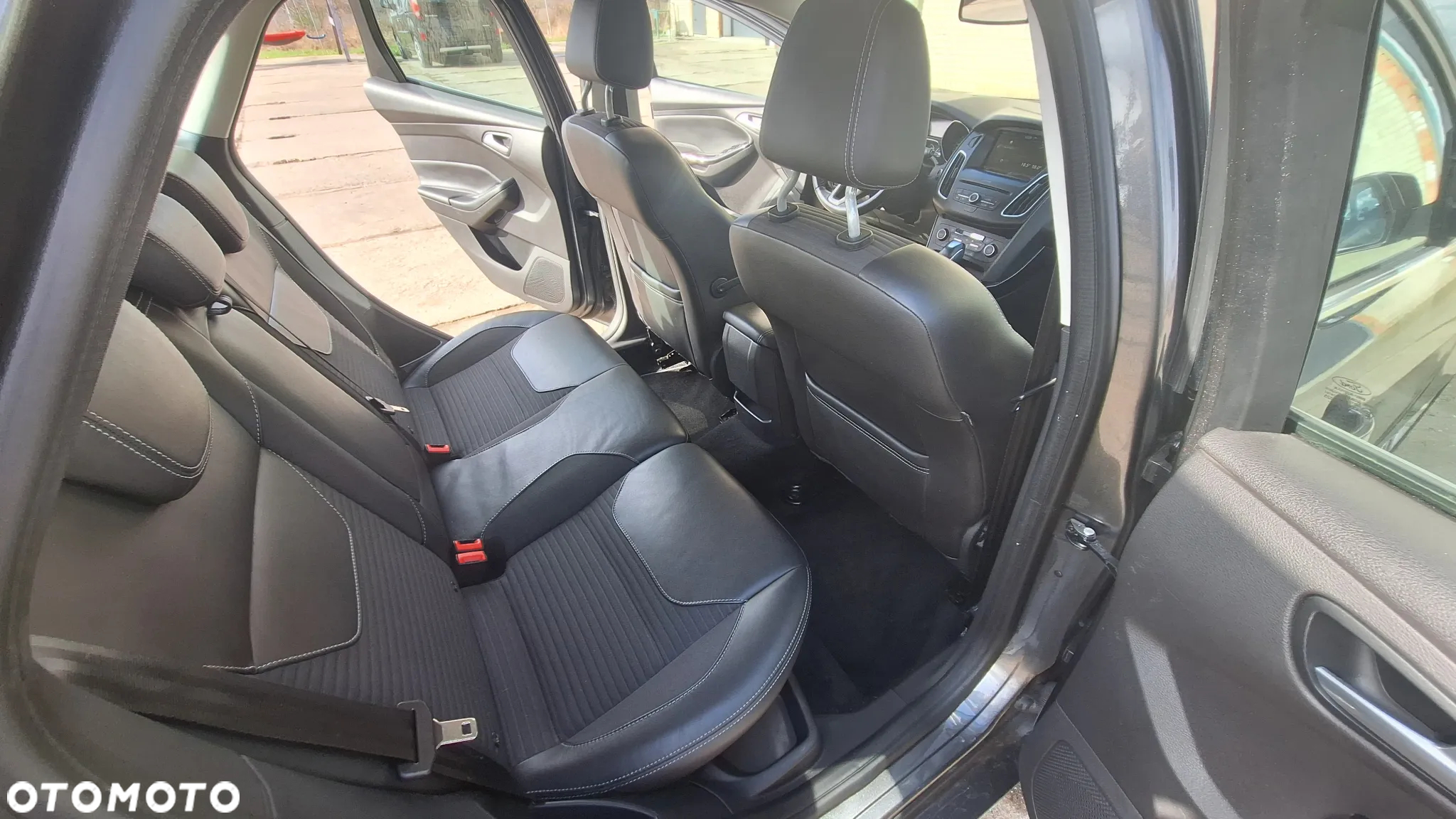 Ford Focus 2.0 EcoBlue Start-Stopp-System TITANIUM - 14