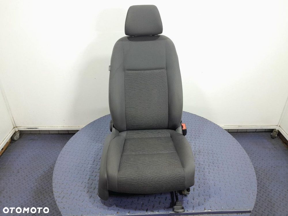 VW GOLF V 5D FOTEL PRZÓD PRZEDNI PRAWY PASAŻERA EU - 1