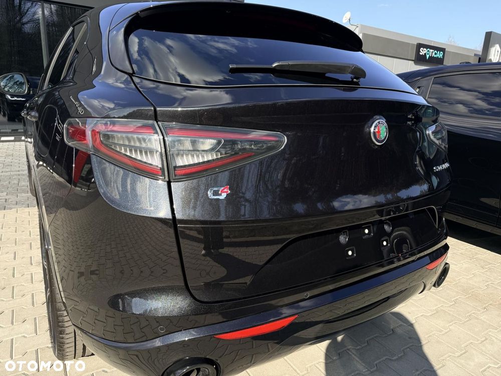 Alfa Romeo Stelvio - 11