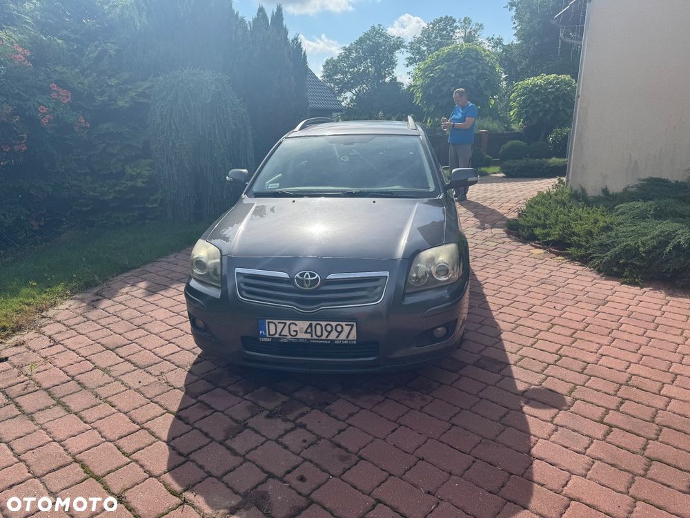 Toyota Avensis 2.0 D-4D Luna - 1