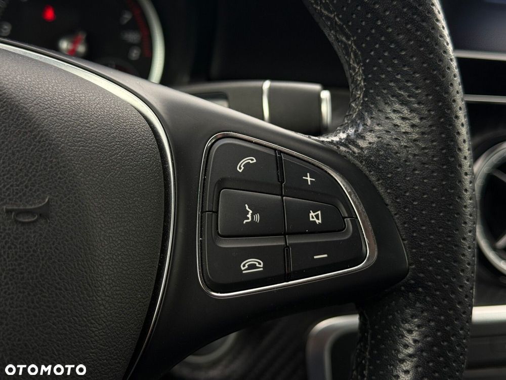 Mercedes-Benz GLA 180 7G-DCT - 19
