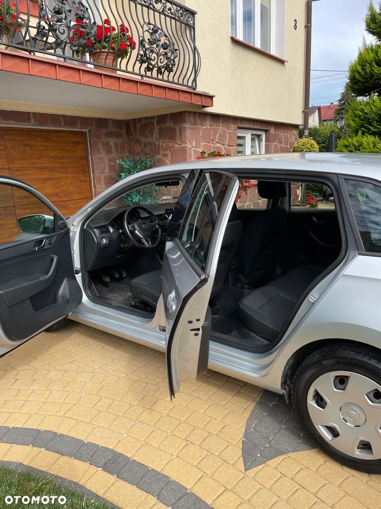 Skoda RAPID Spb 1.2 TSI Ambition - 18