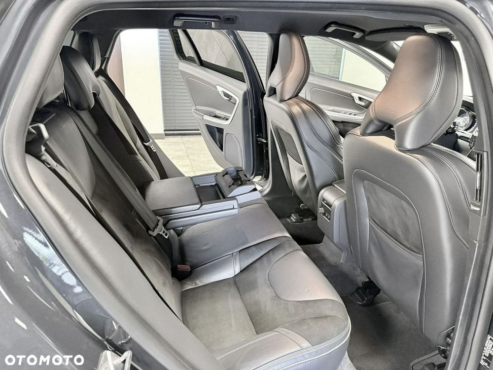 Volvo V60 D3 R-Design - 40
