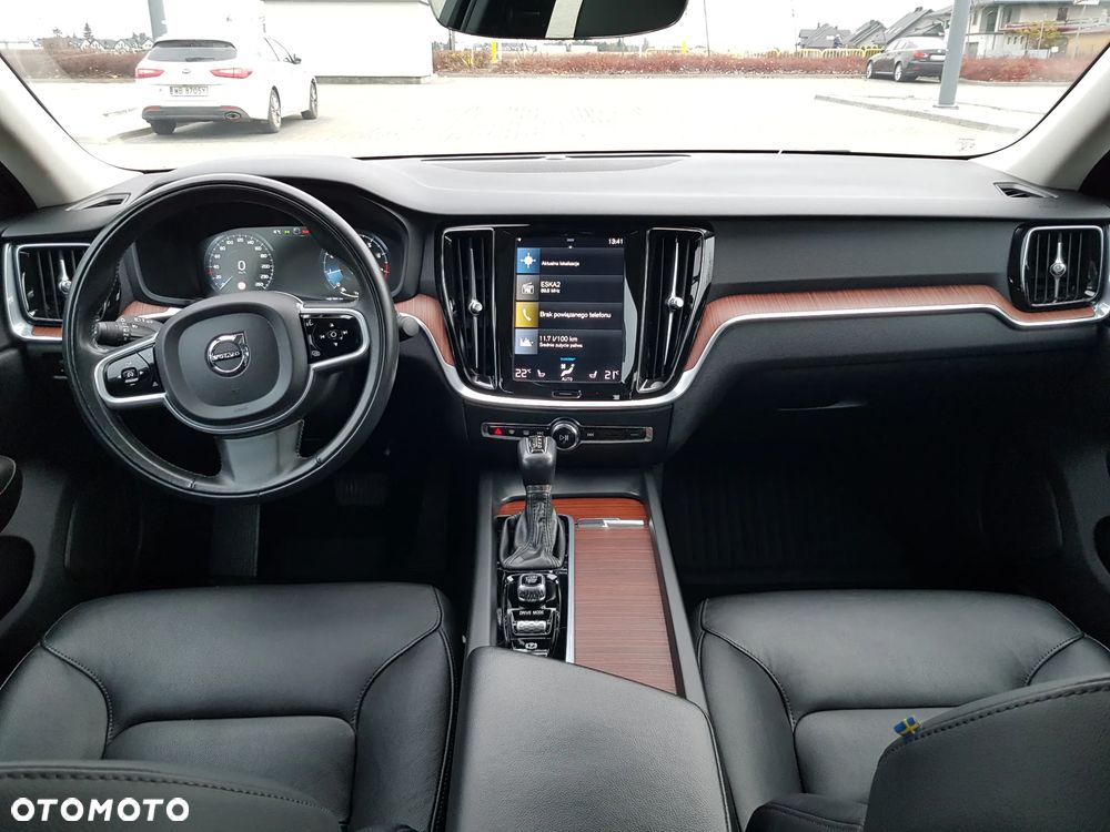 Volvo S60 T5 AWD Momentum Pro - 28