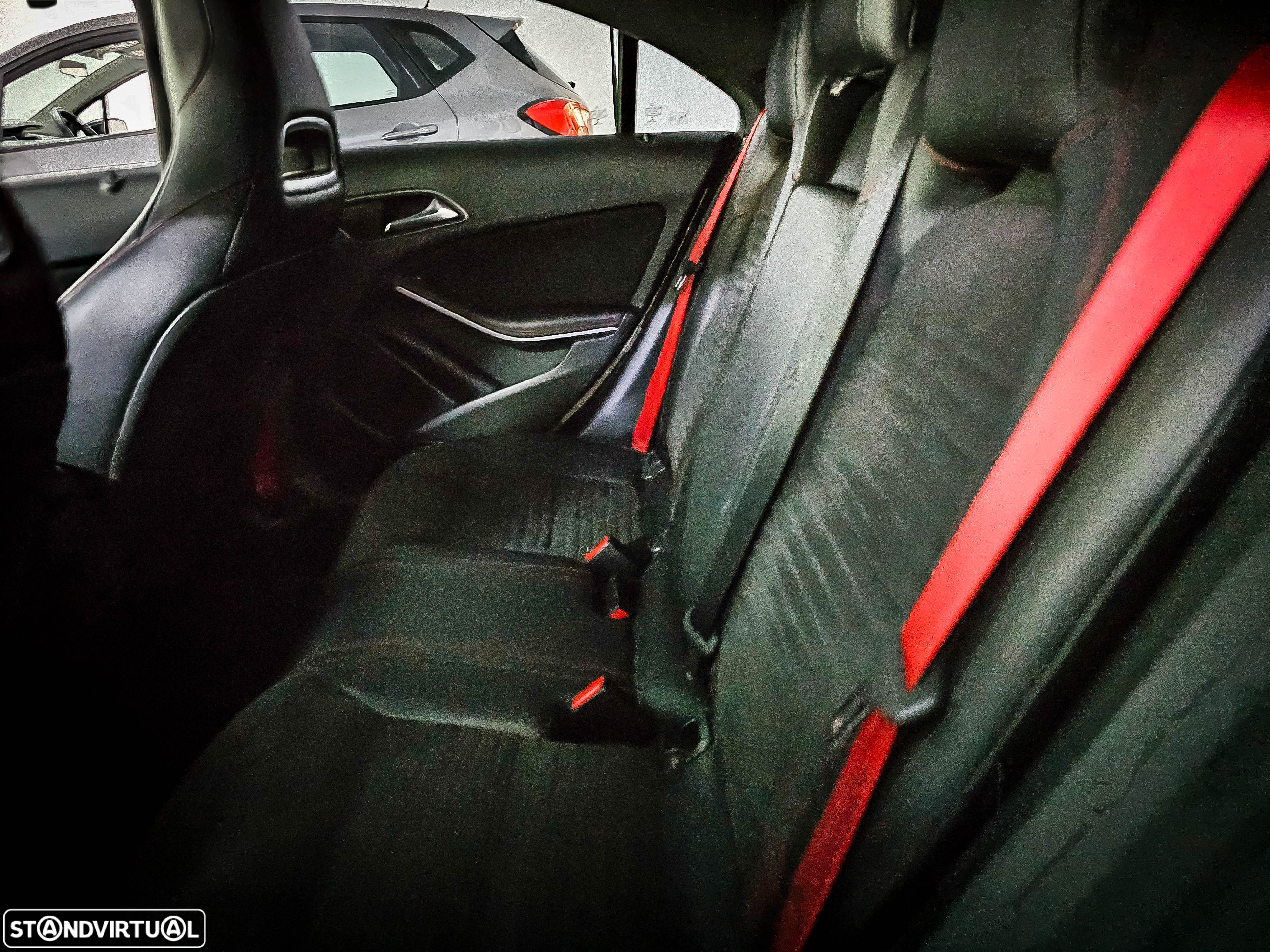 Mercedes-Benz CLA 45 AMG 4Matic 7G-DCT - 18