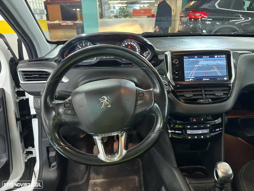 Peugeot 208 1.2 PureTech Allure - 6