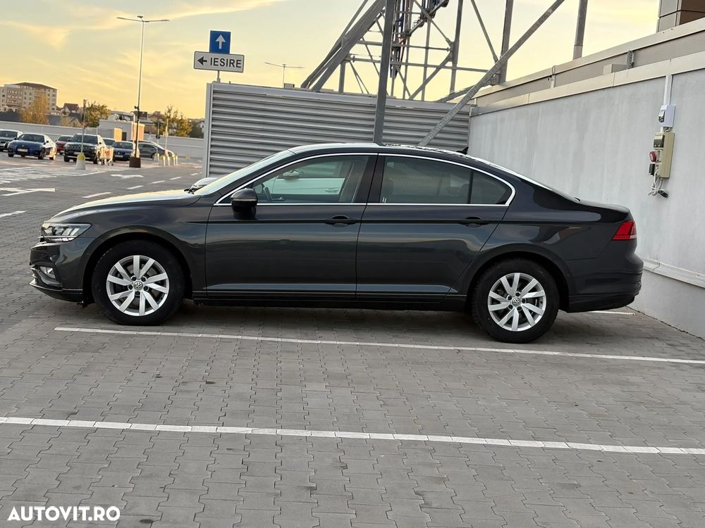 Volkswagen Passat - 4