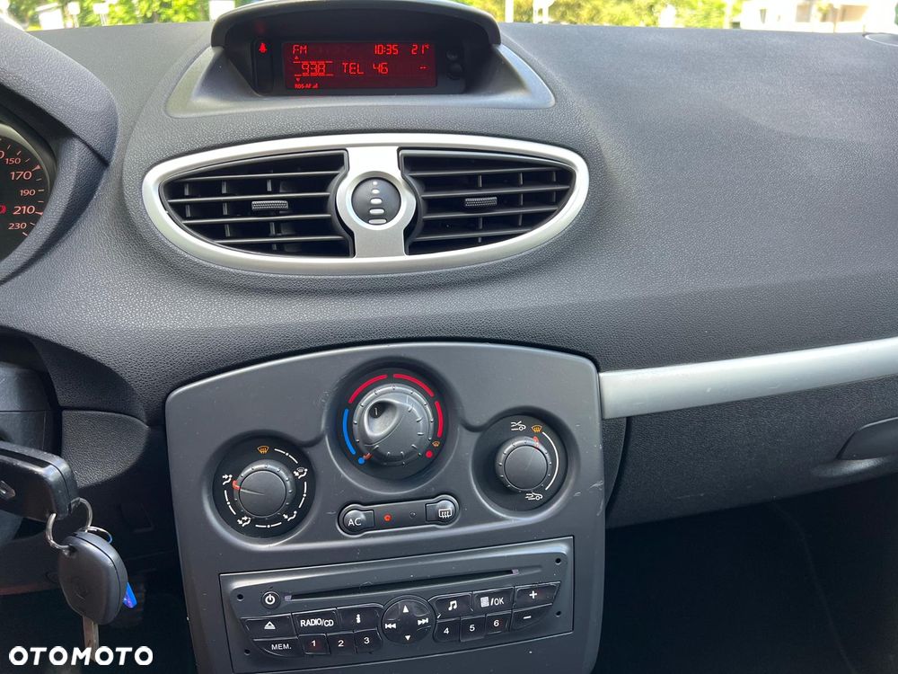 Renault Clio 1.2 16V 75 Expression - 10