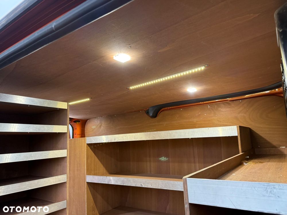 Ford TRANSIT CUSTOM - 23