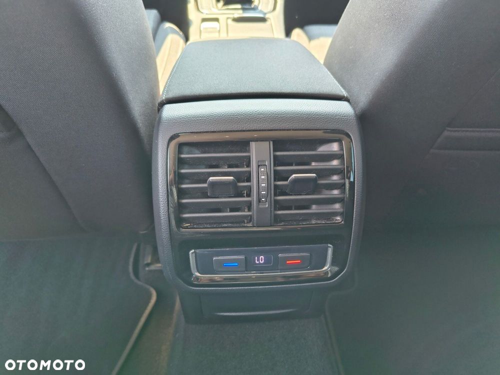 Volkswagen Passat - 11