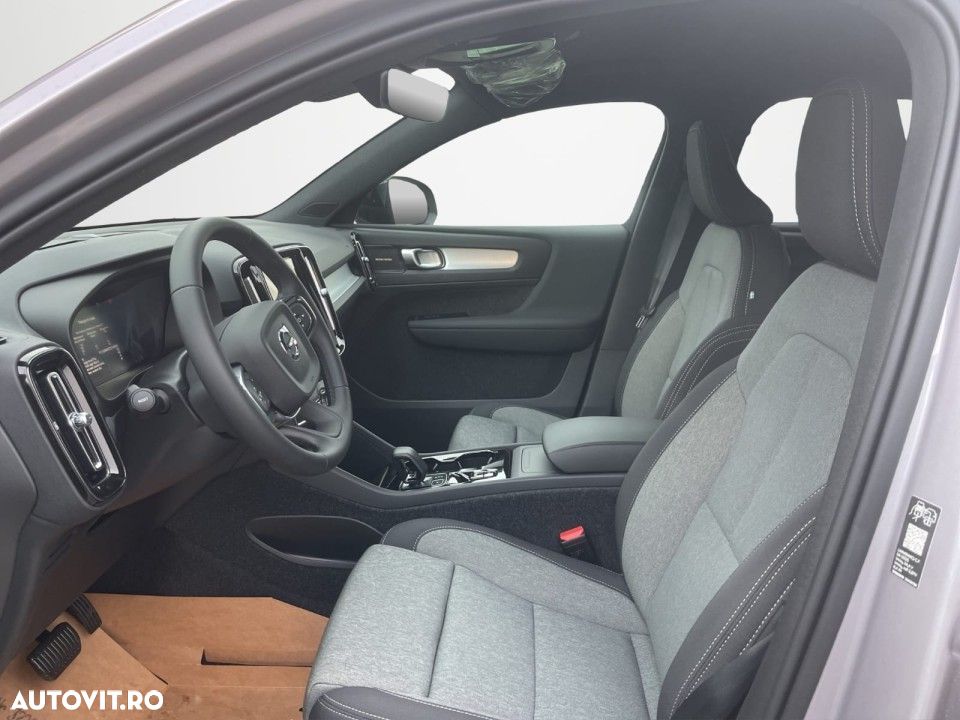 Volvo XC 40 B4 AT FWD MHEV Plus Dark - 9