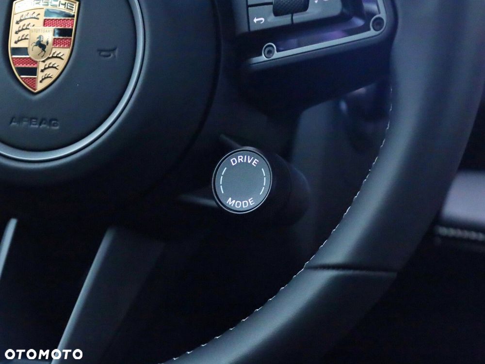 Porsche Taycan - 21
