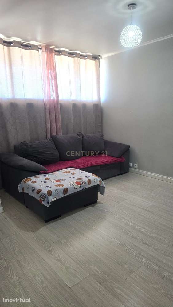 Oportunidade em Santo António dos Cavaleiros – T2 Remodelado! - Grande imagem: 4/15