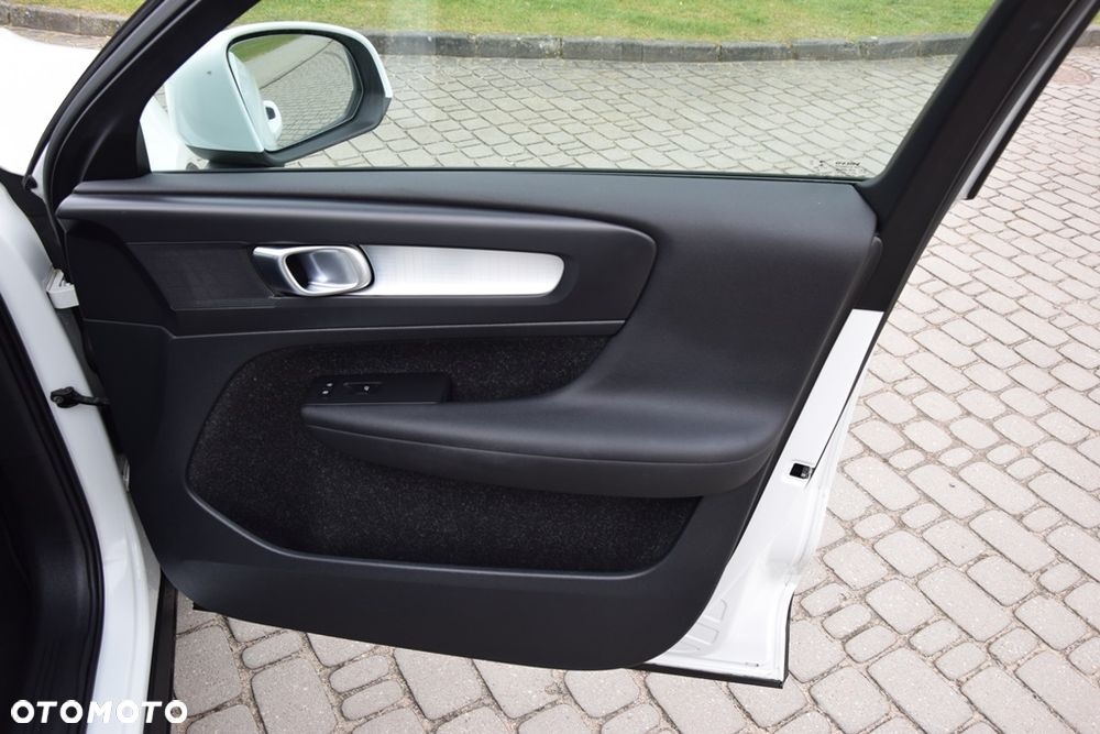 Volvo XC 40 T3 Geartronic Momentum Pro - 26