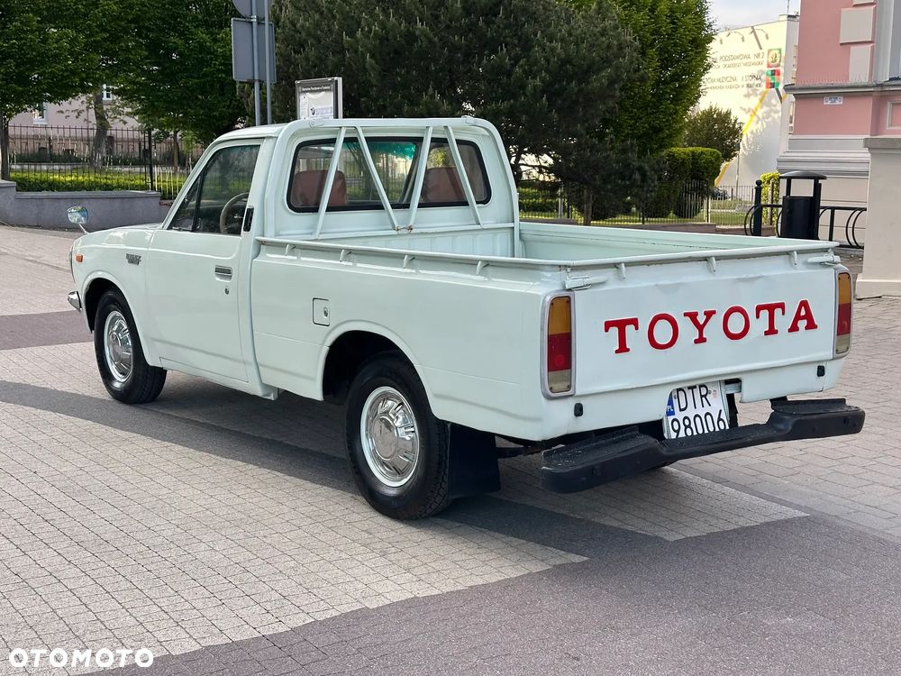 Toyota Hilux - 4