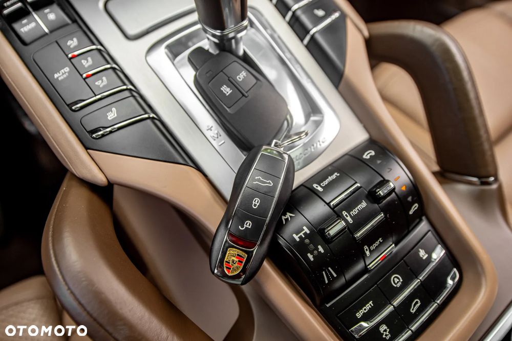 Porsche Cayenne S - 30
