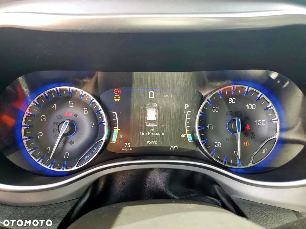 Chrysler Pacifica - 10