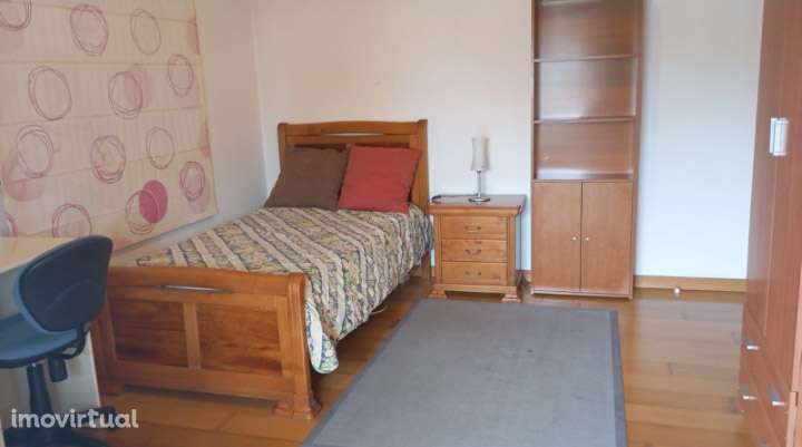 Quarto em moradia Charneca de Caparica - Grande imagem: 2/6