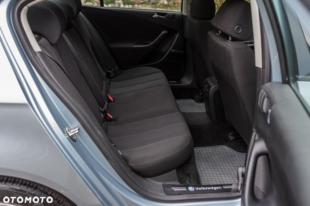Volkswagen Passat 1.6 FSI Comfortline - 10