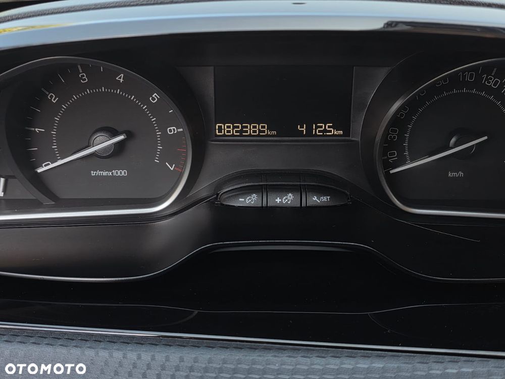 Peugeot 208 - 5