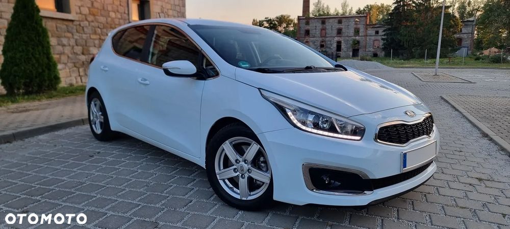 Kia Ceed 1.6 GDI Dream Team Edition - 6