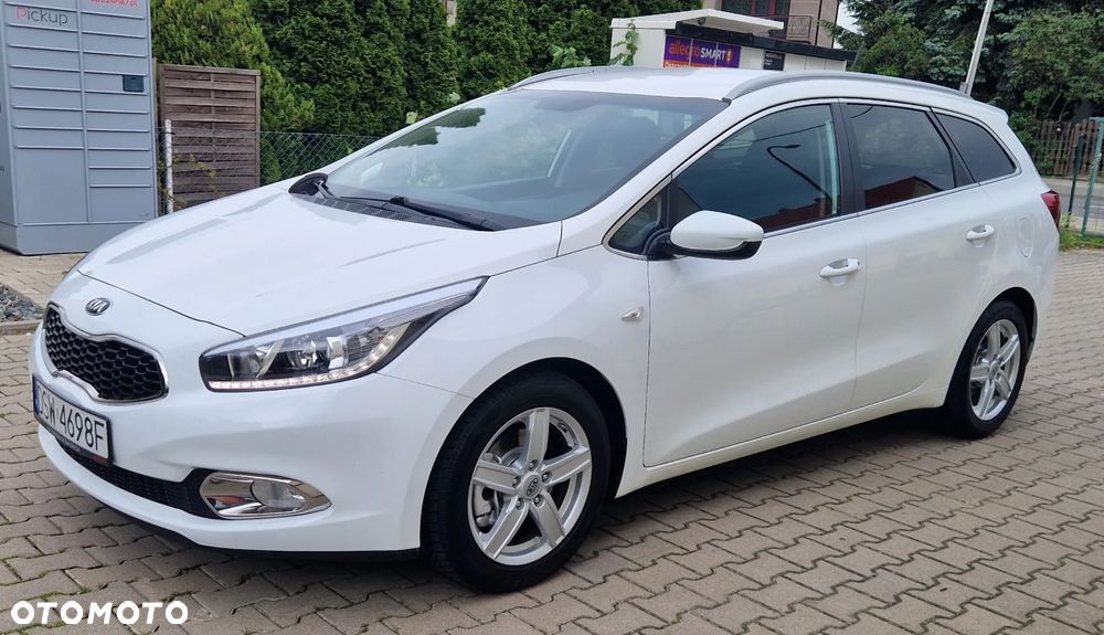 Kia Ceed 1.6 GDI Dream Team Edition - 25