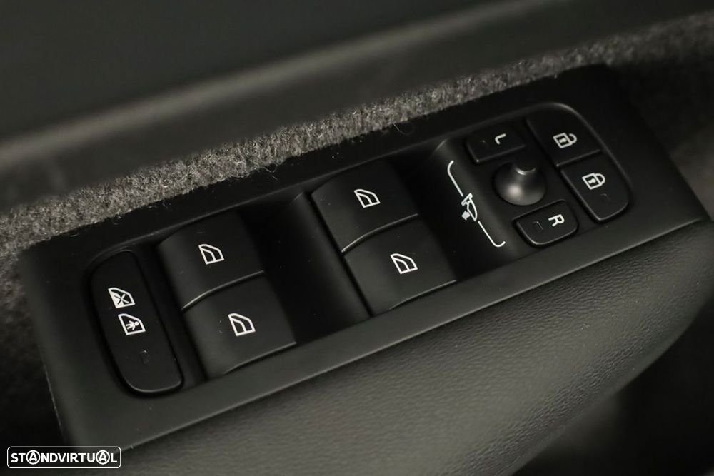 Volvo XC 40 2.0 B3 Essential - 22