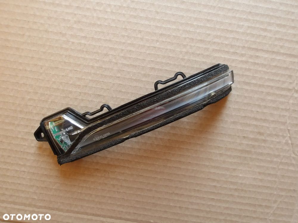KIERUNKOWSKAZ LUSTERA LEWY HYUNDAI I20 III 87614-Q000 - 3