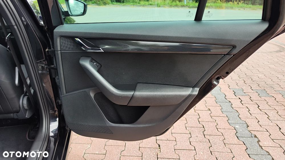 Skoda Octavia 2.0 TDI DSG RS - 27