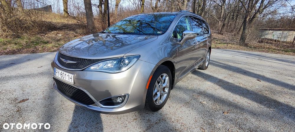 Chrysler Pacifica - 3