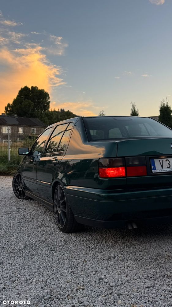 Volkswagen Vento - 11