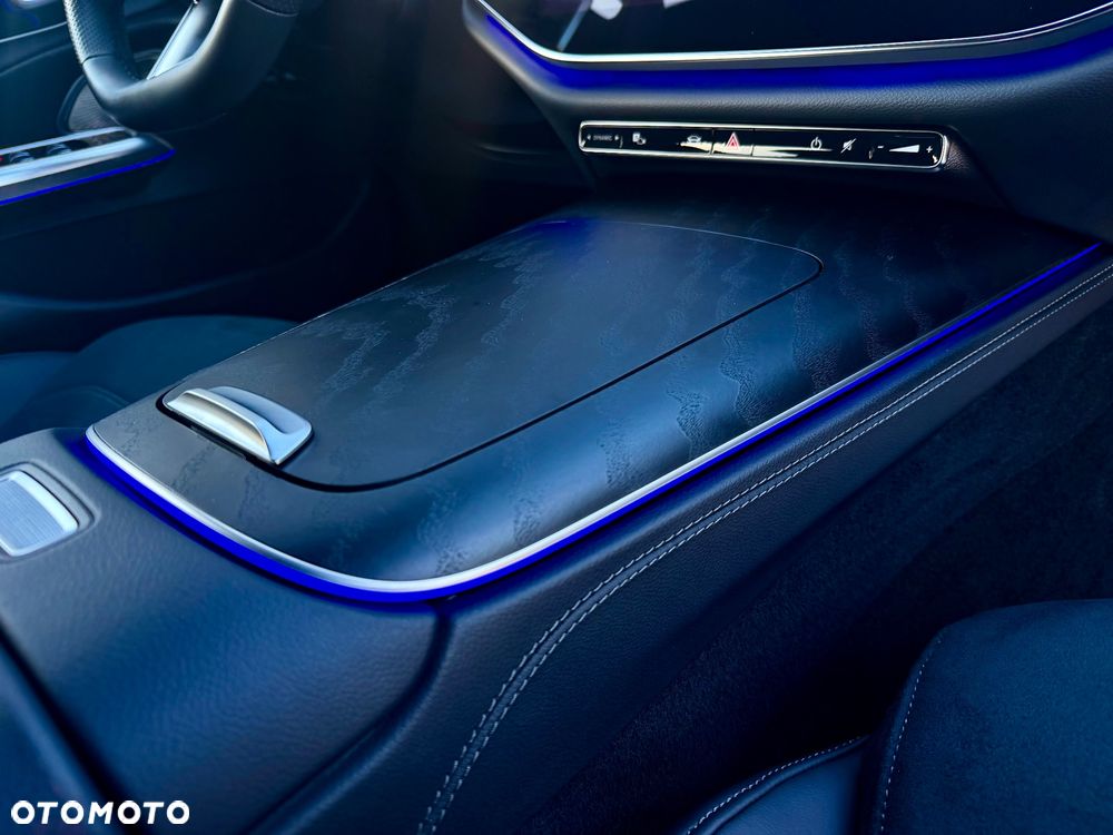 Mercedes-Benz Klasa E 220 d mHEV 4-Matic AMG 9G-Tronic - 22