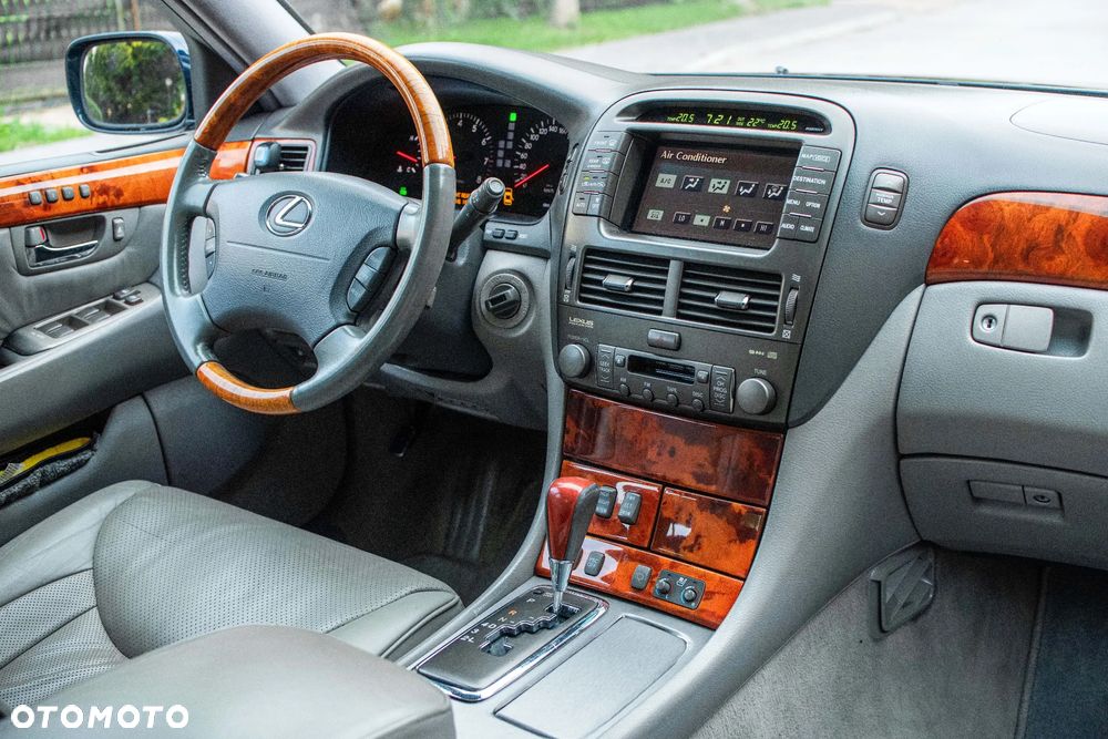 Lexus LS - 36
