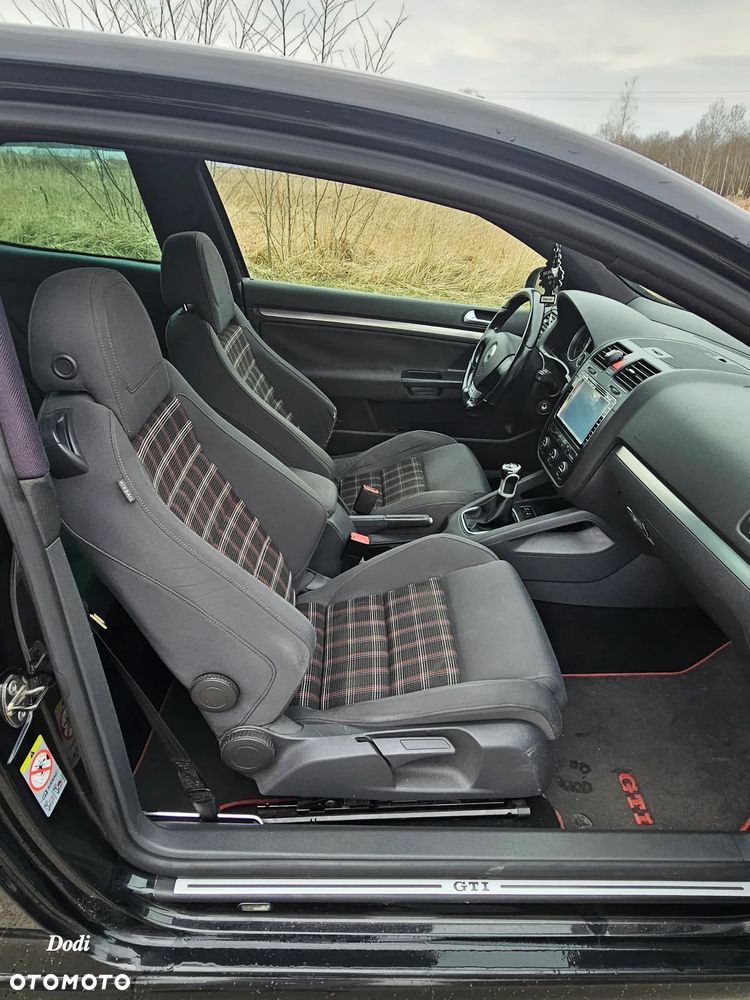 Volkswagen Golf - 16