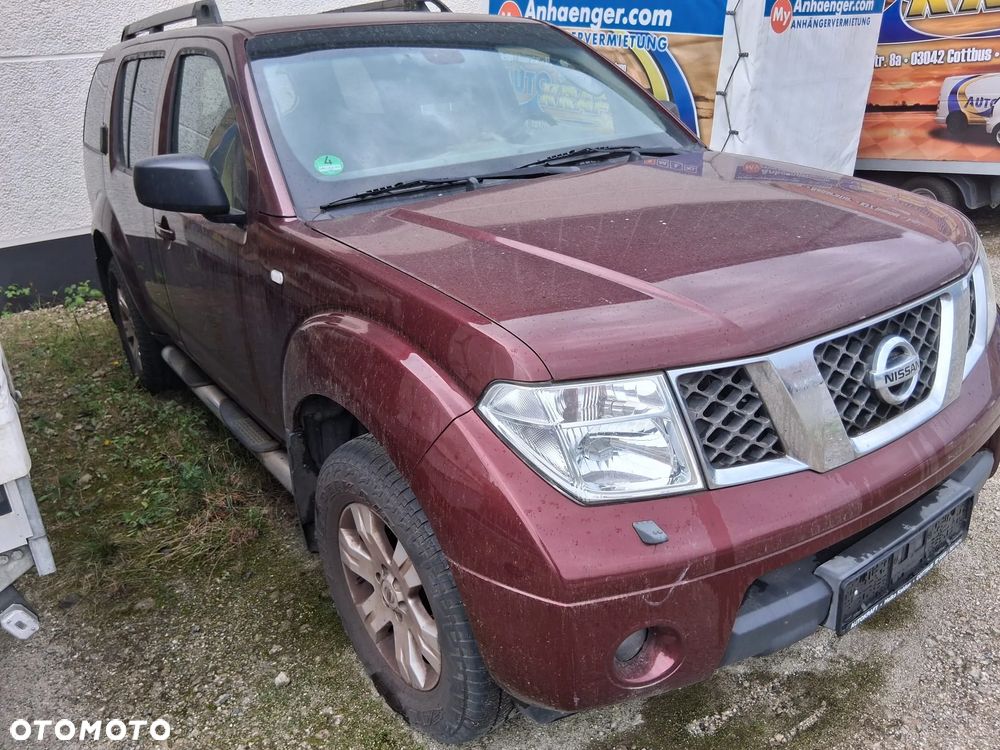 Nissan Pathfinder - 2