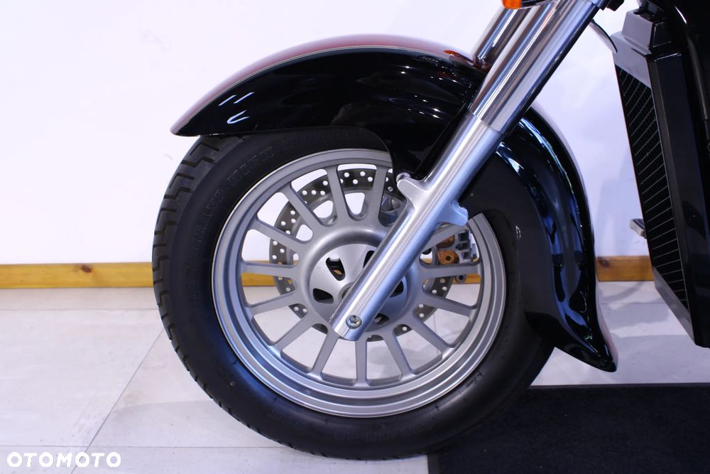 Suzuki Intruder - 32